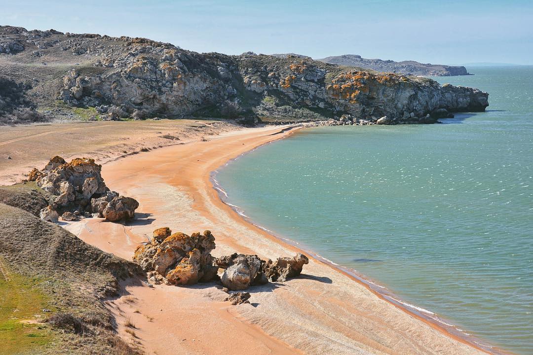 Генеральские пляжи между поселками Курортное и Золотое